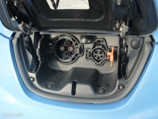 Nissan Leaf bleue