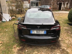Tesla Model 3 Grande Autonomie avec attelage