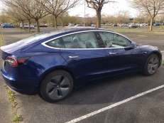 tesla Model 3 SR+ bleu/blanc