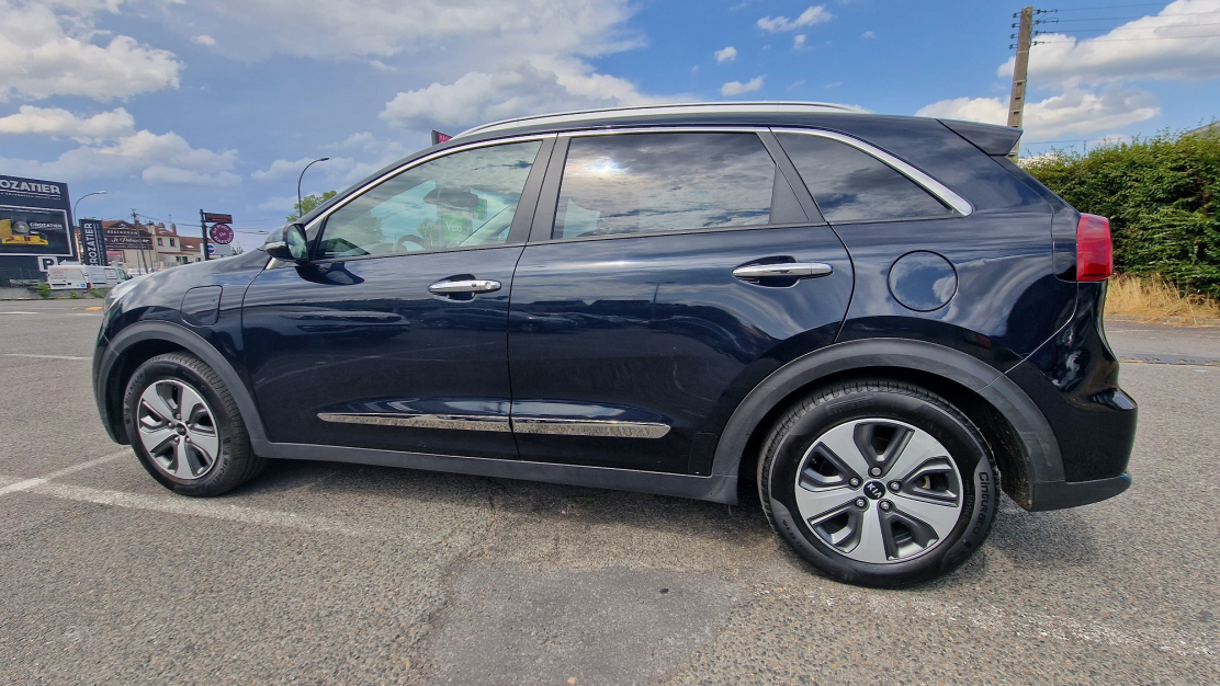 Kia Niro Plug-In Premium (rechargeable : à la fois électrique ET hybride, attelage)