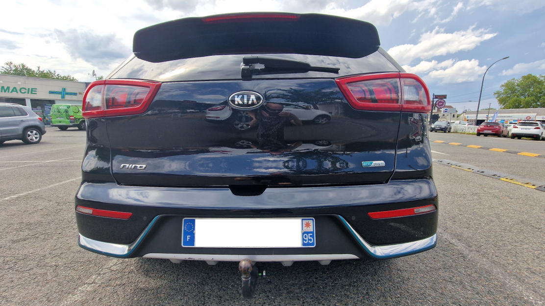 Kia Niro Plug-In Premium (rechargeable : à la fois électrique ET hybride, attelage)