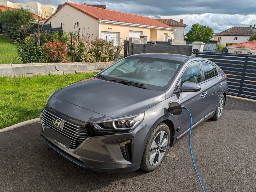 Hyundai Ioniq Plug-in hybride rechargeable 141ch Executive + attelage