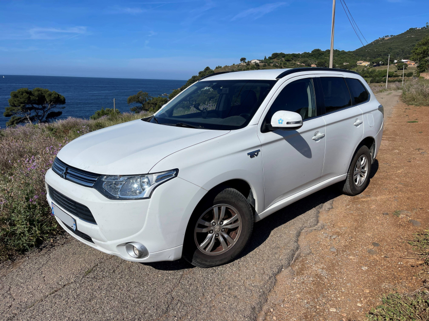 Mitsubishi OUTLANDER PHEV hybride rechargeable phev 4x4