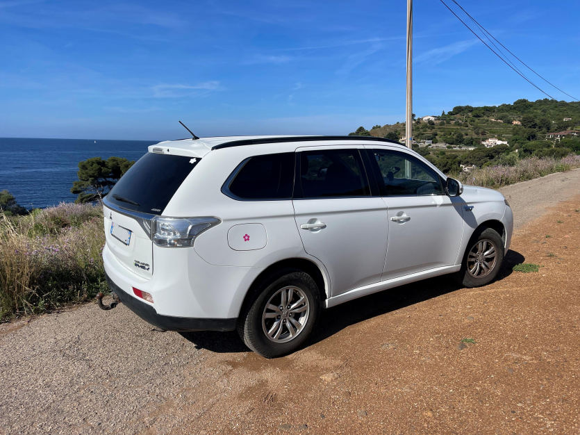 Mitsubishi OUTLANDER PHEV hybride rechargeable phev 4x4